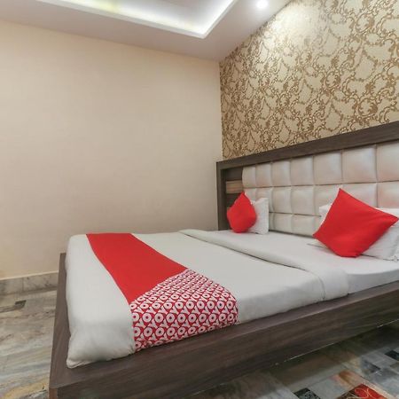 Oyo 60651 Hotel Arya Варанаси Экстерьер фото