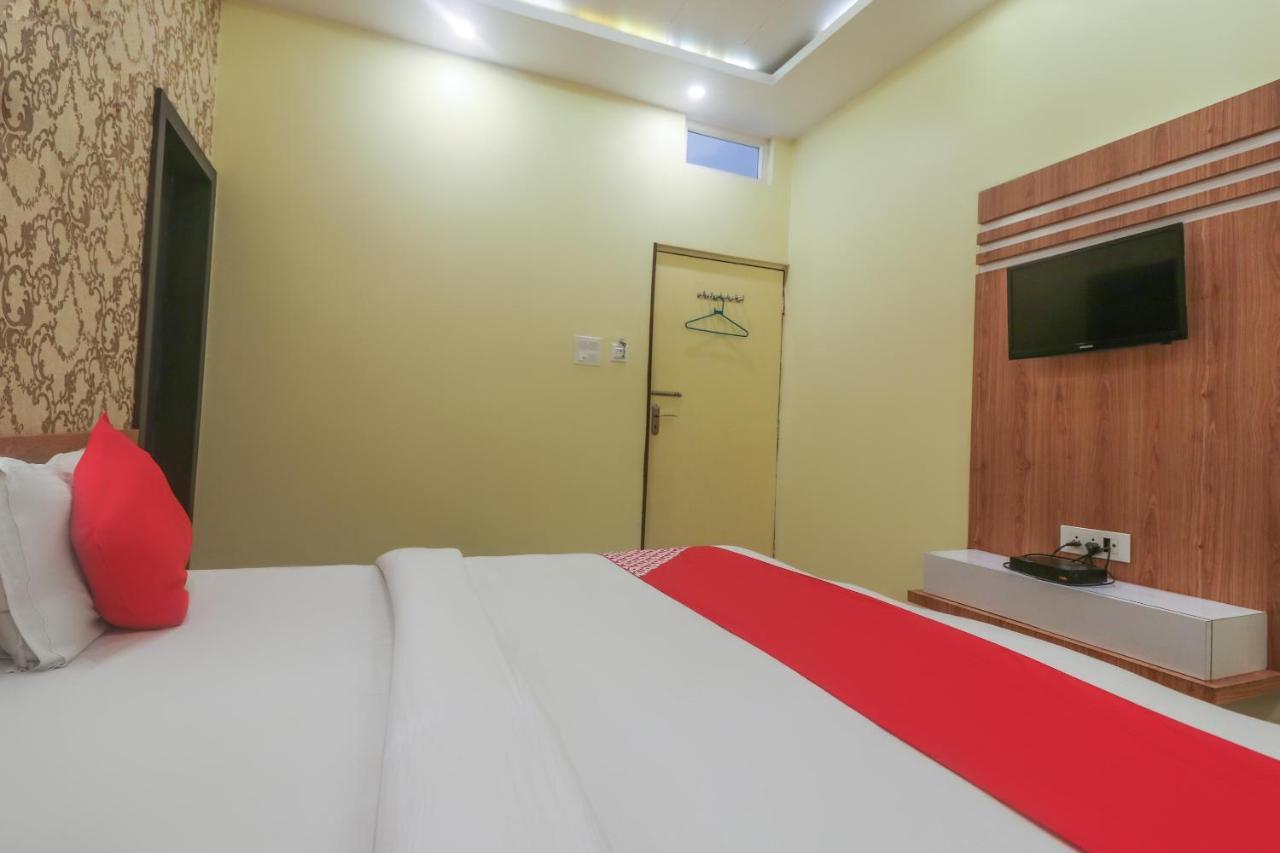 Oyo 60651 Hotel Arya Варанаси Экстерьер фото