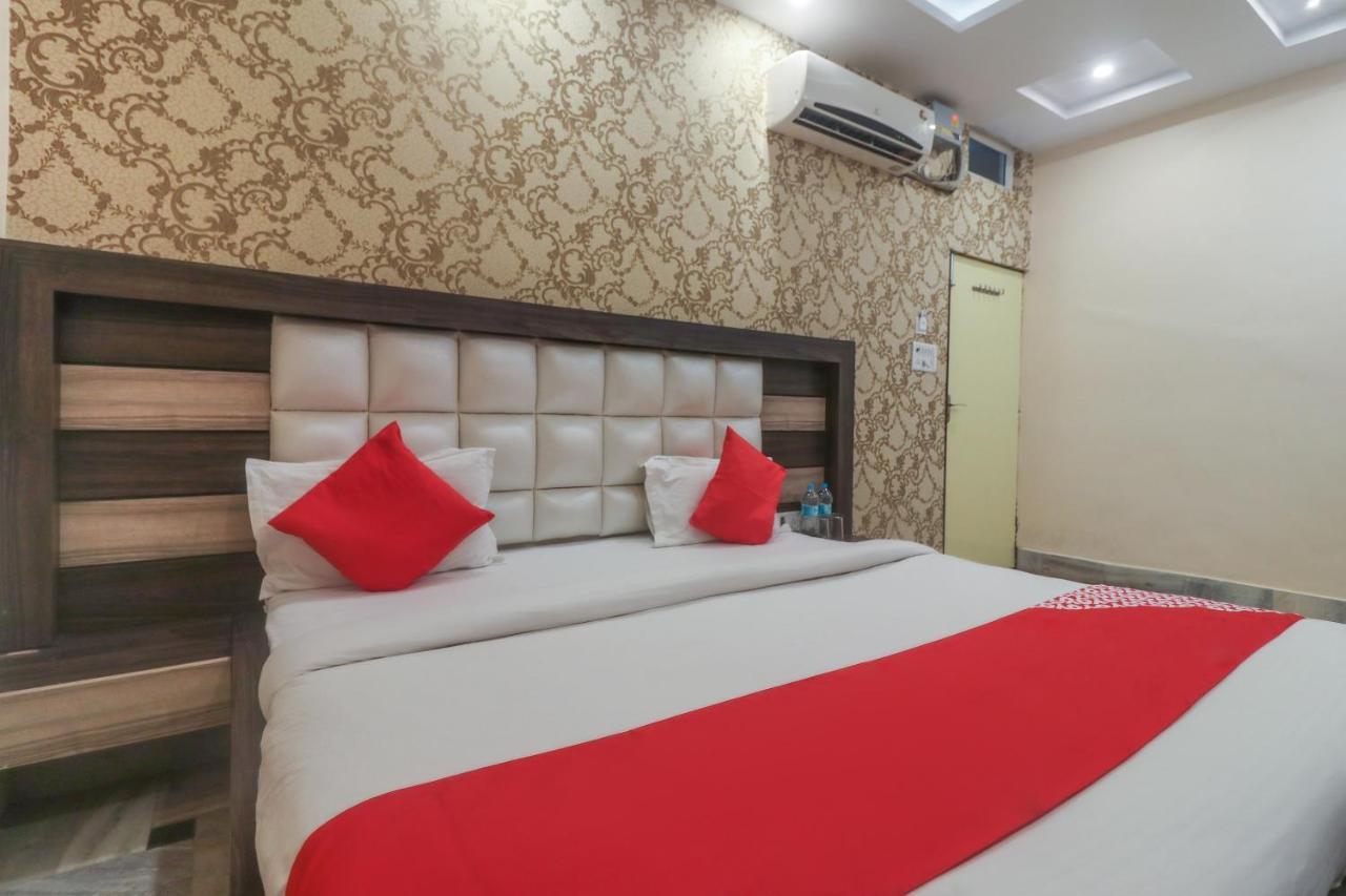 Oyo 60651 Hotel Arya Варанаси Экстерьер фото