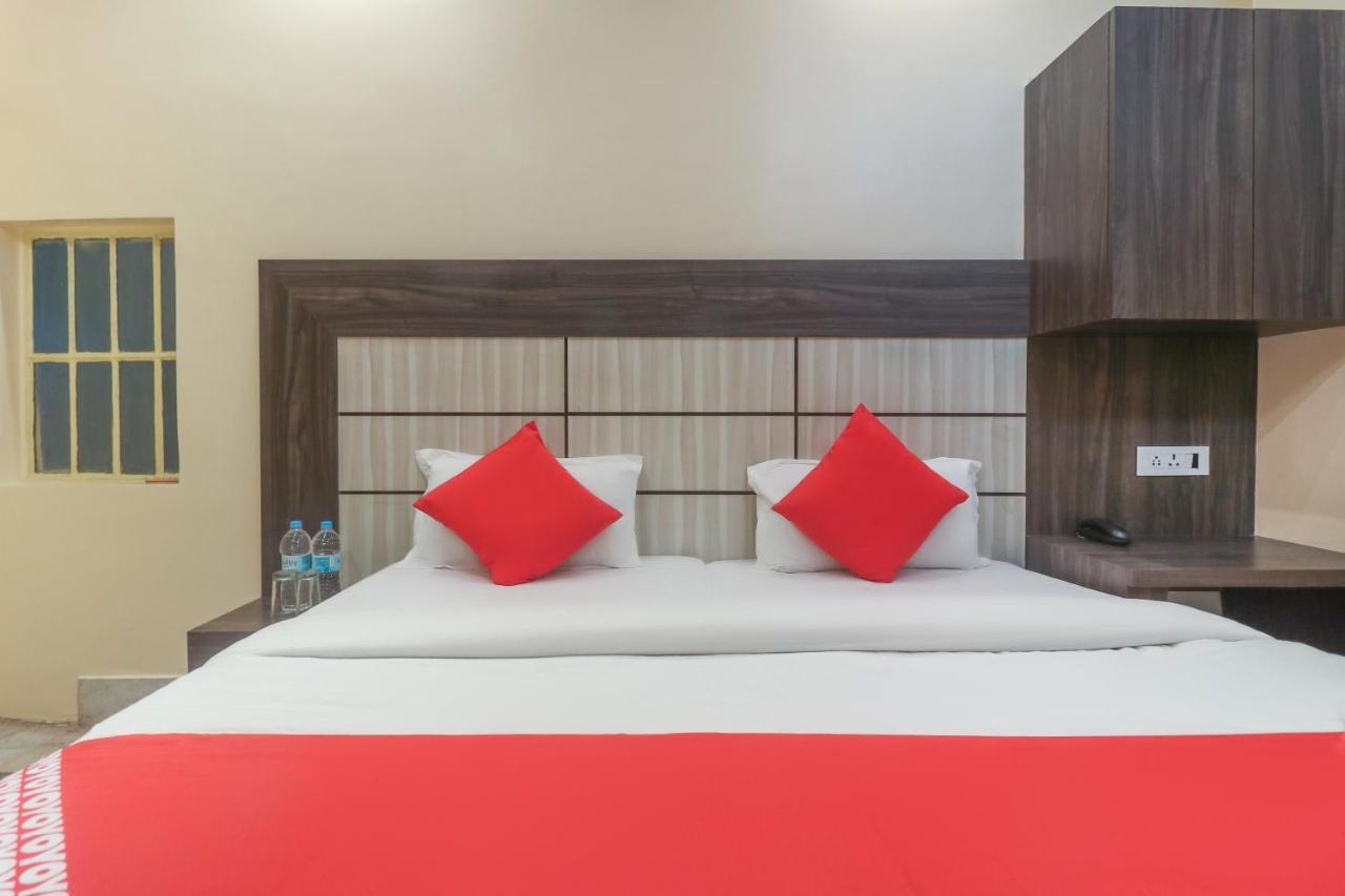 Oyo 60651 Hotel Arya Варанаси Экстерьер фото