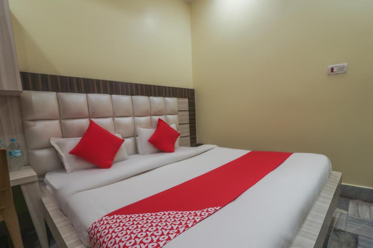 Oyo 60651 Hotel Arya Варанаси Экстерьер фото