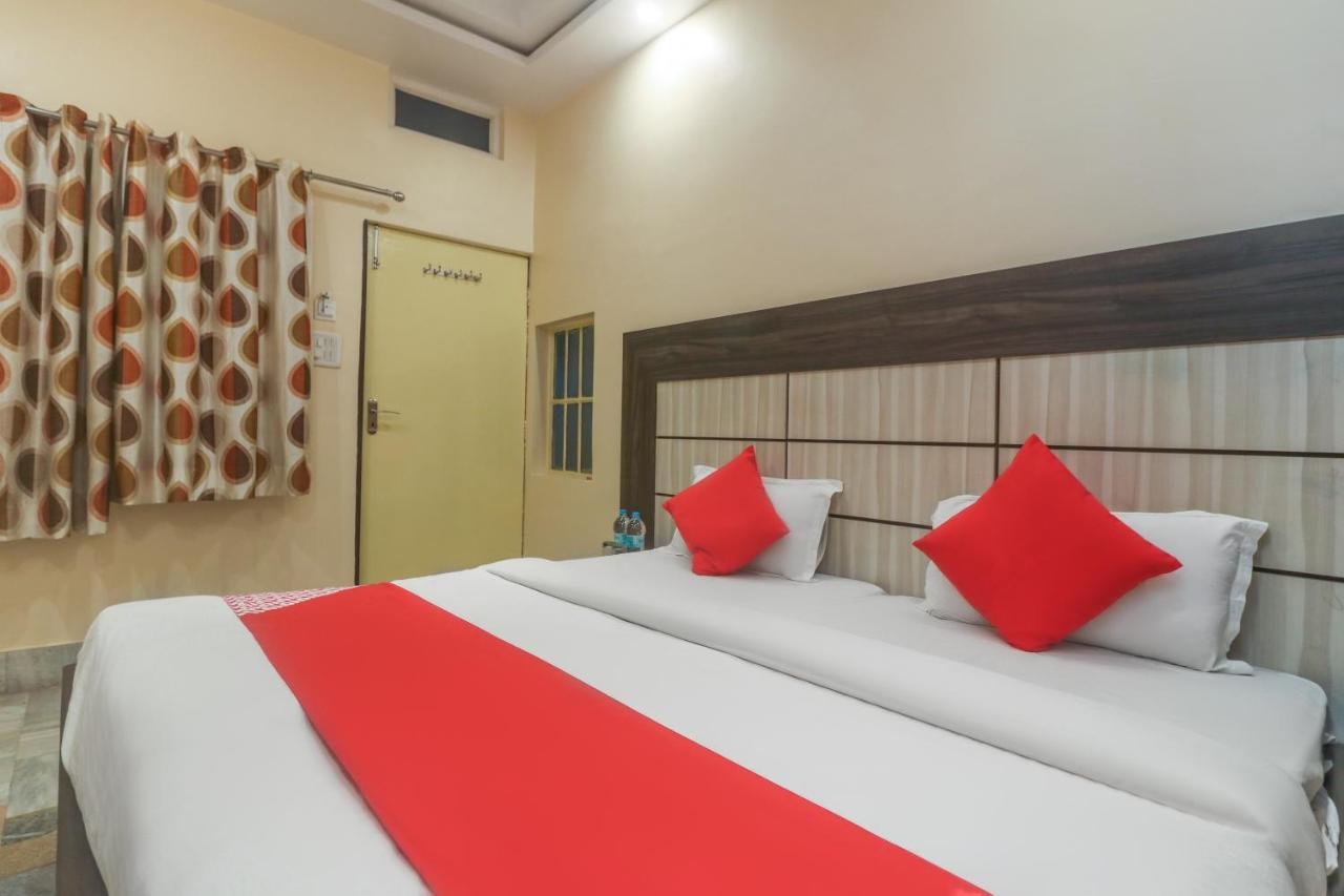 Oyo 60651 Hotel Arya Варанаси Экстерьер фото