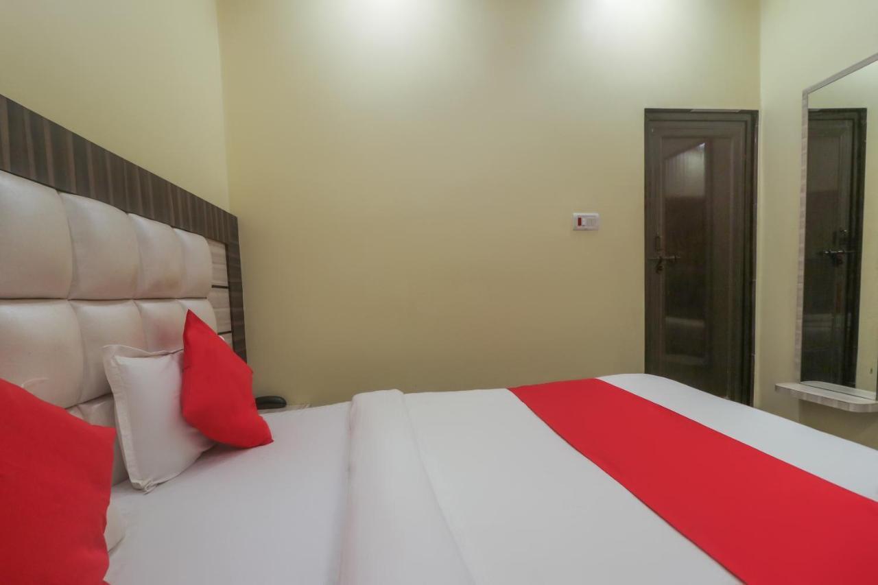 Oyo 60651 Hotel Arya Варанаси Экстерьер фото