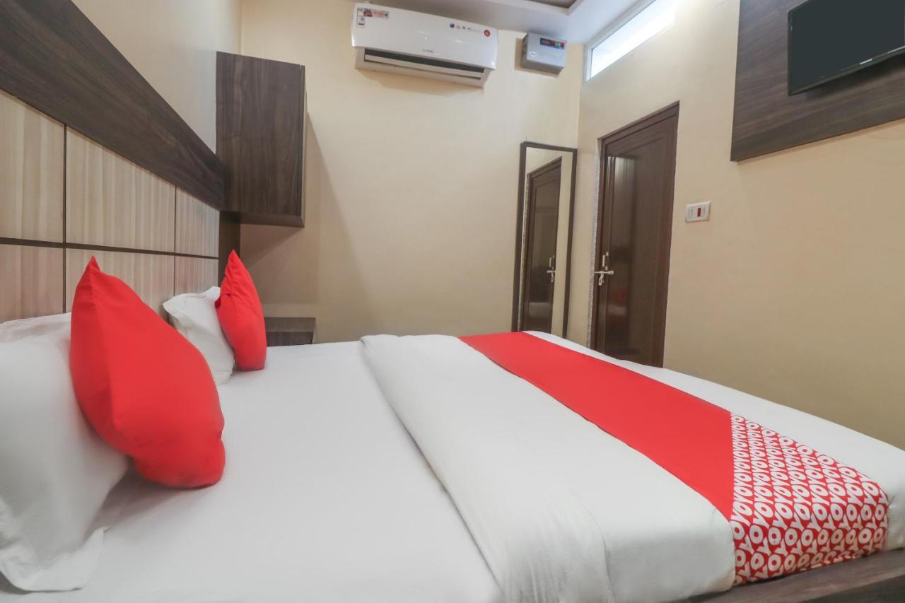 Oyo 60651 Hotel Arya Варанаси Номер фото